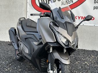 Scooters / Motoscooters